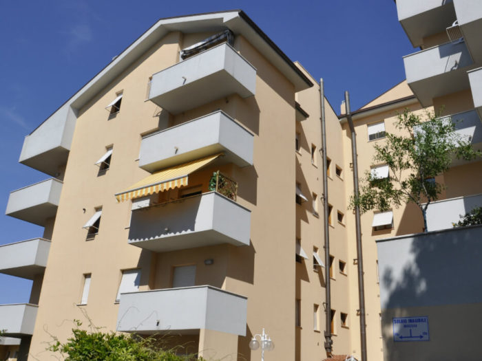 facciata di un condominio ristrutturato